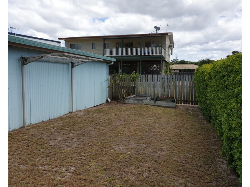 2/175 Burrum St, Burrum Heads QLD 4659