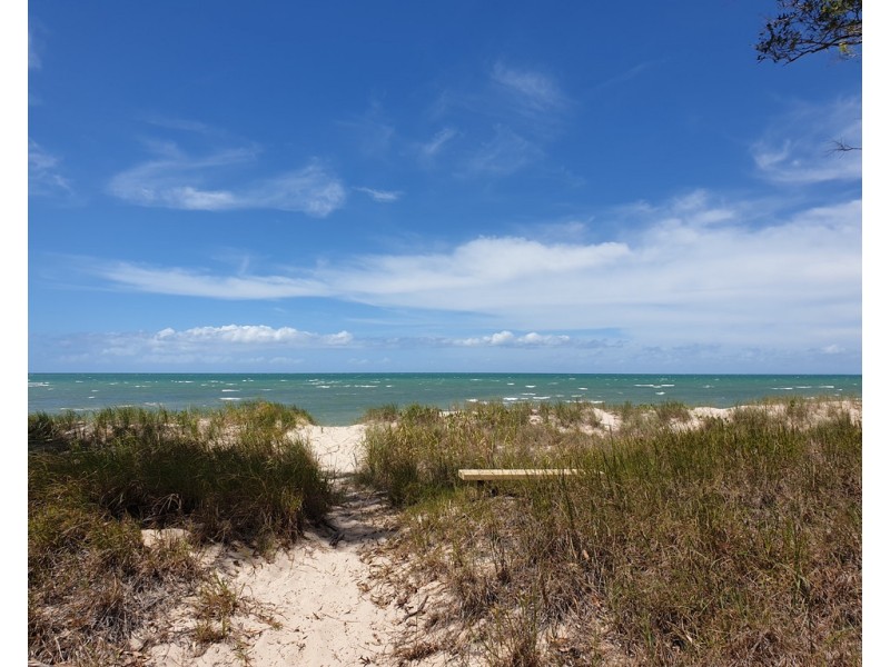 2/175 Burrum St, Burrum Heads QLD 4659