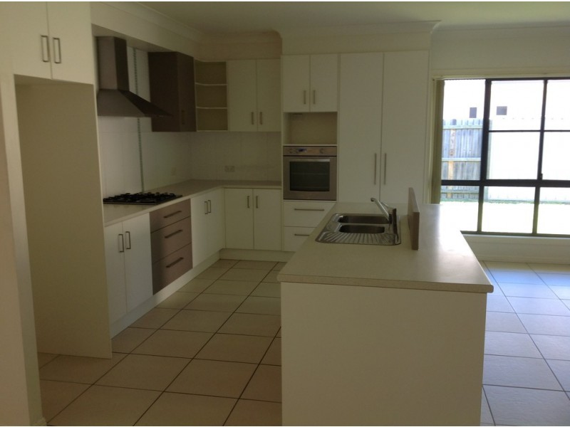8 Krista Court, Burrum Heads QLD 4659