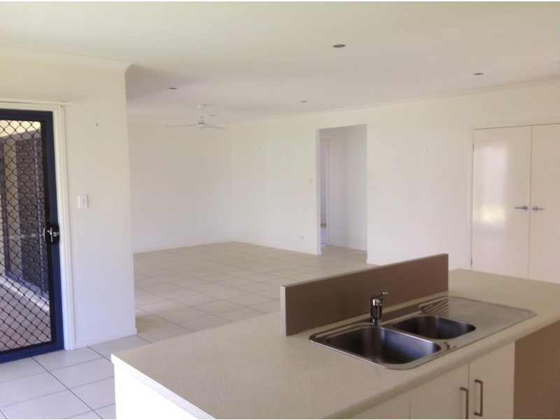 8 Krista Court, Burrum Heads QLD 4659