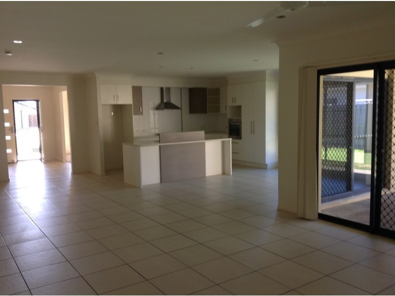 8 Krista Court, Burrum Heads QLD 4659