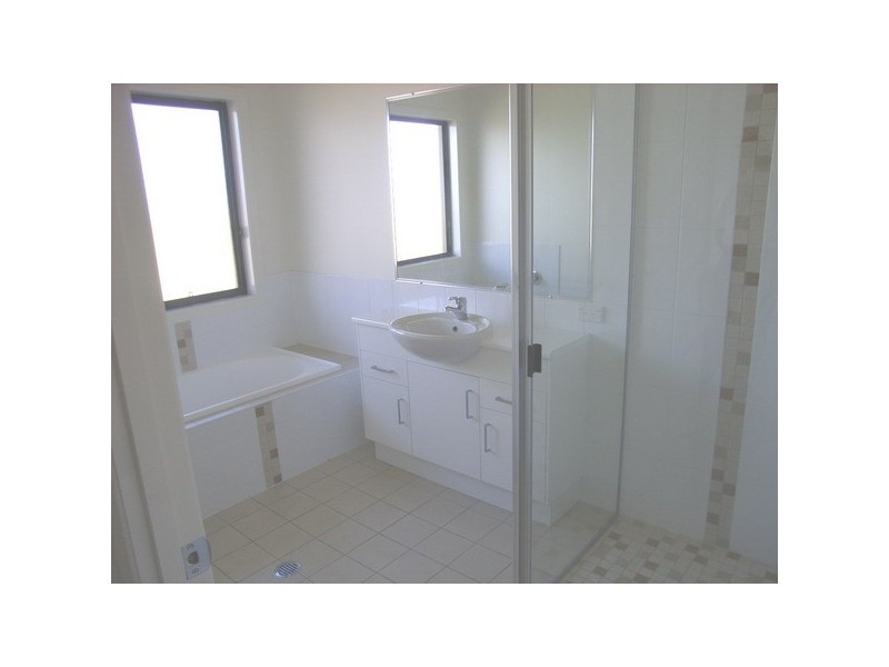 8 Krista Court, Burrum Heads QLD 4659