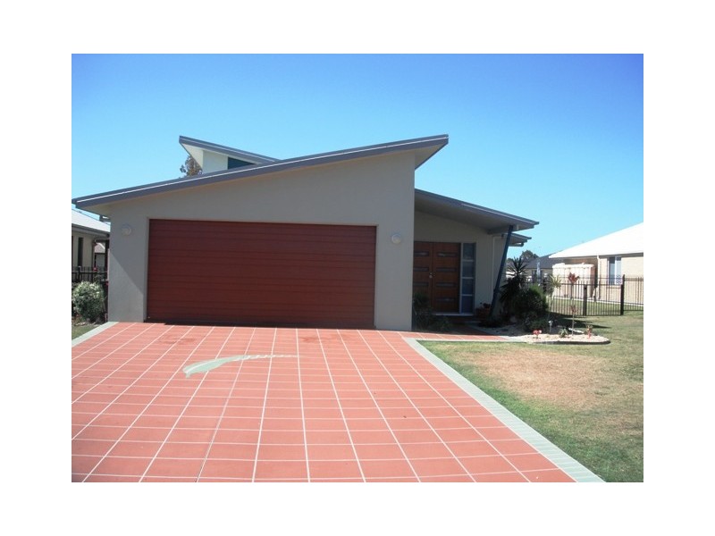 8 Barramundi Dr, Burrum Heads QLD 4659