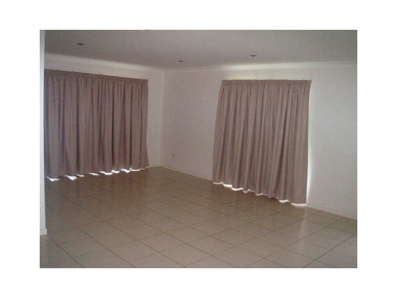 8 Barramundi Dr, Burrum Heads QLD 4659