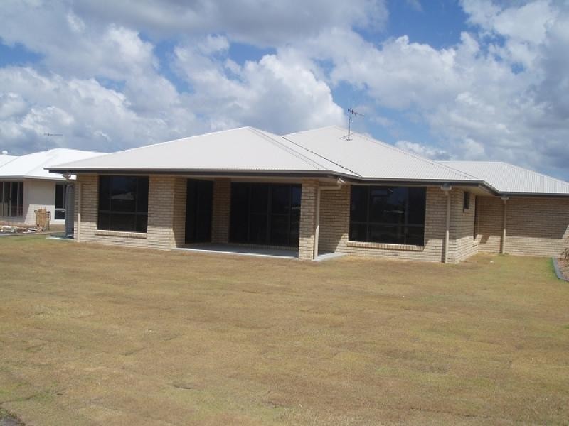 7 Honey Myrtle Cl, Burrum Heads QLD 4659