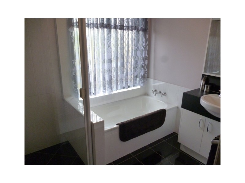 1 Jubata Court, Burrum Heads QLD 4659