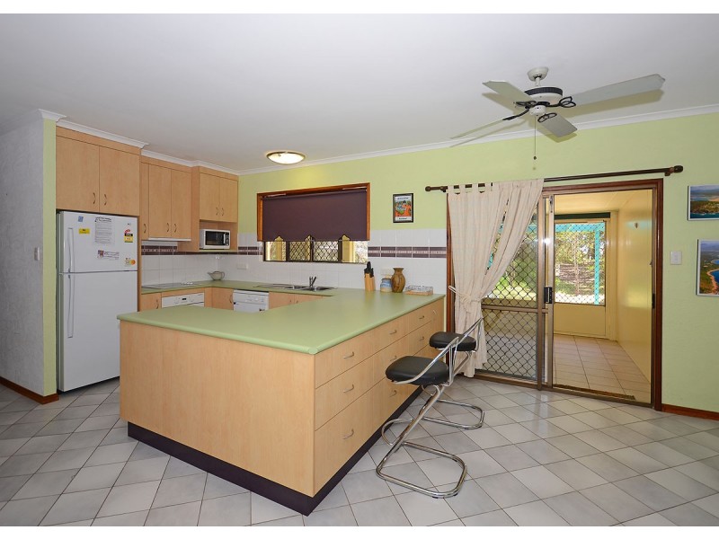 100 Kingfisher Pde, Toogoom QLD 4655