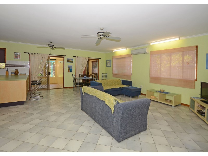 100 Kingfisher Pde, Toogoom QLD 4655