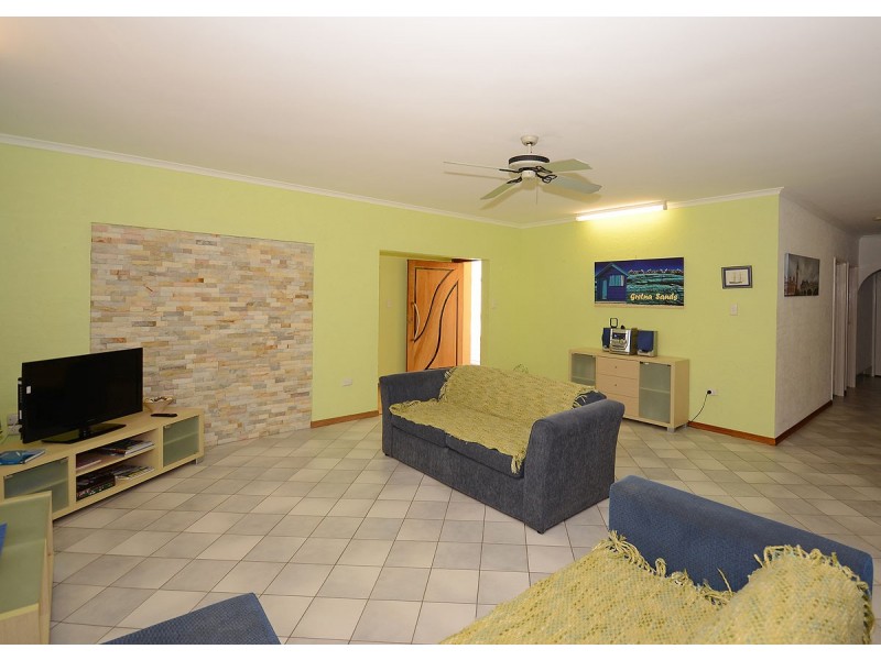 100 Kingfisher Pde, Toogoom QLD 4655