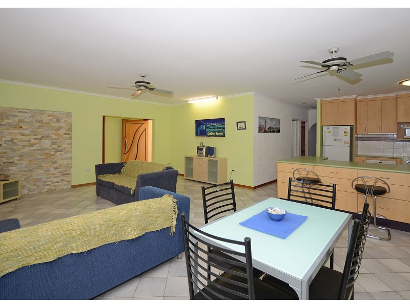 100 Kingfisher Pde, Toogoom QLD 4655