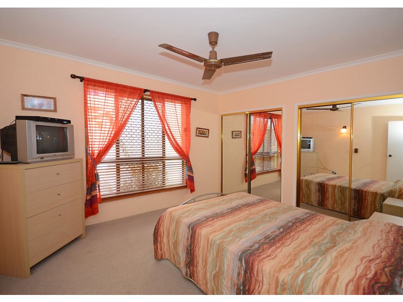 100 Kingfisher Pde, Toogoom QLD 4655