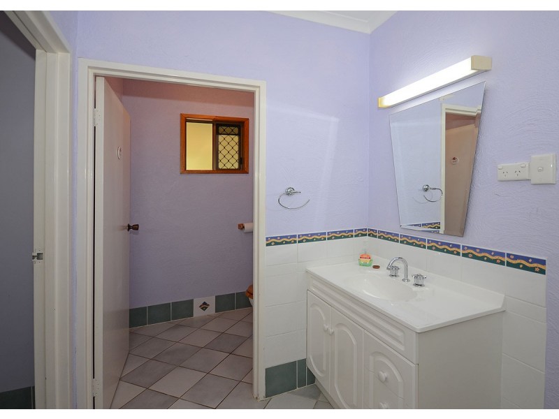 100 Kingfisher Pde, Toogoom QLD 4655