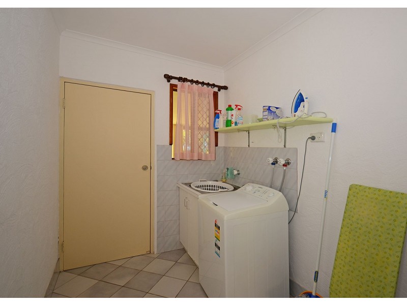 100 Kingfisher Pde, Toogoom QLD 4655