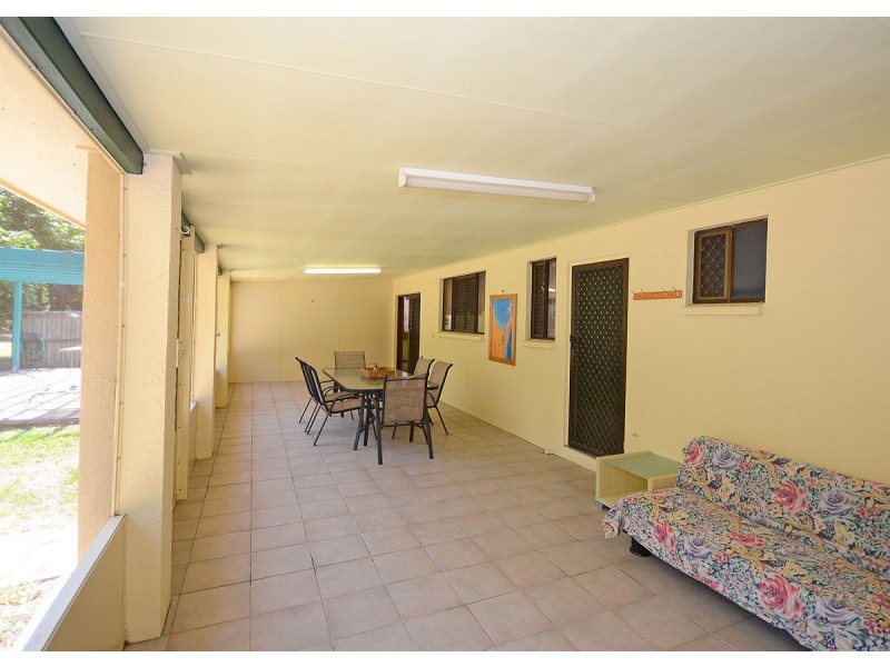100 Kingfisher Pde, Toogoom QLD 4655