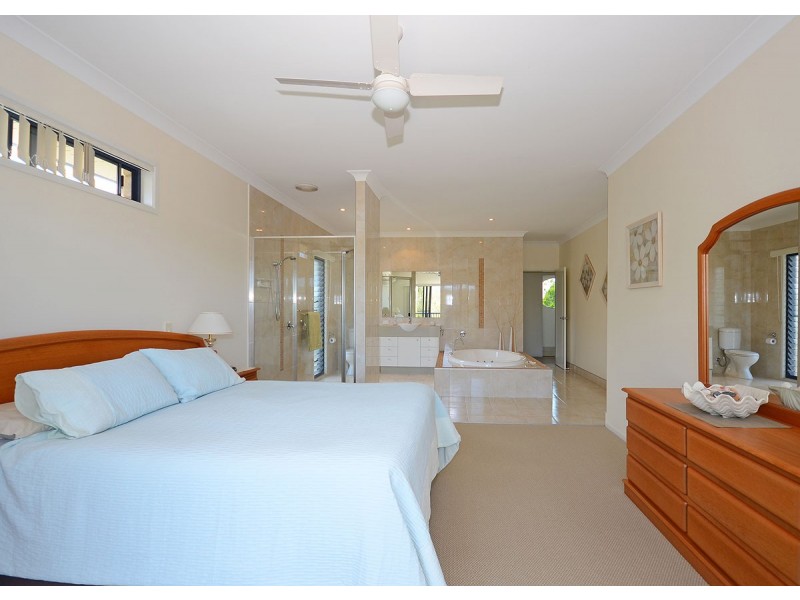 1 Tamarind Cl, Burrum Heads QLD 4659