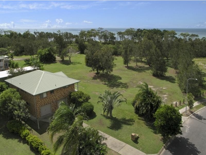 48 Beach Drive, Burrum Heads QLD 4659