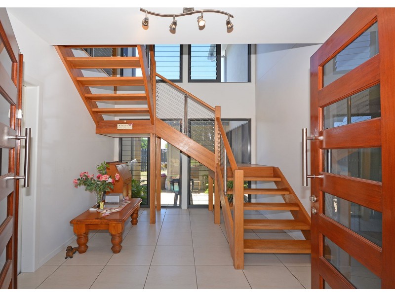 2/39 Beach Drive, Burrum Heads QLD 4659