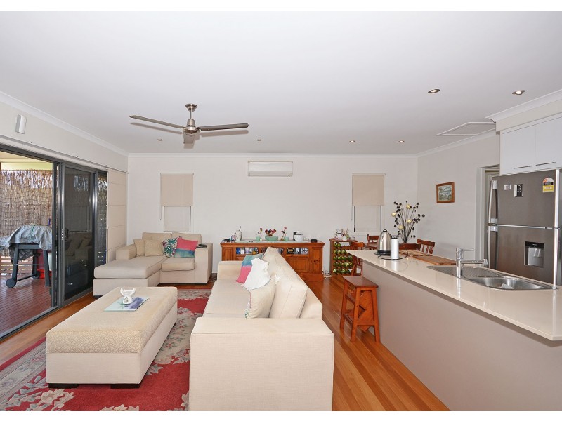 2/39 Beach Drive, Burrum Heads QLD 4659