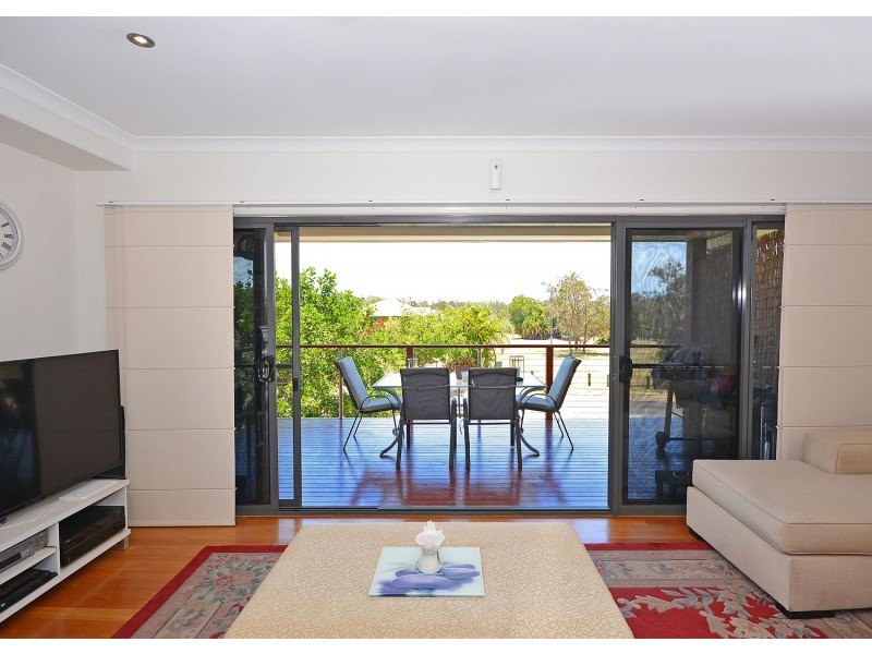 2/39 Beach Drive, Burrum Heads QLD 4659