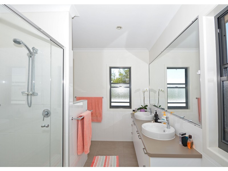 2/39 Beach Drive, Burrum Heads QLD 4659