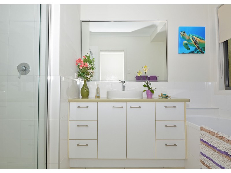 2/39 Beach Drive, Burrum Heads QLD 4659