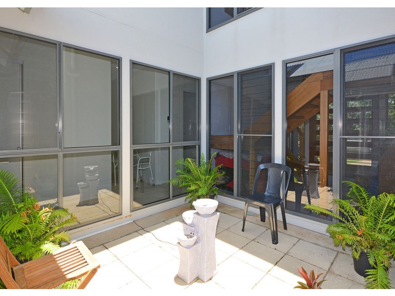 2/39 Beach Drive, Burrum Heads QLD 4659