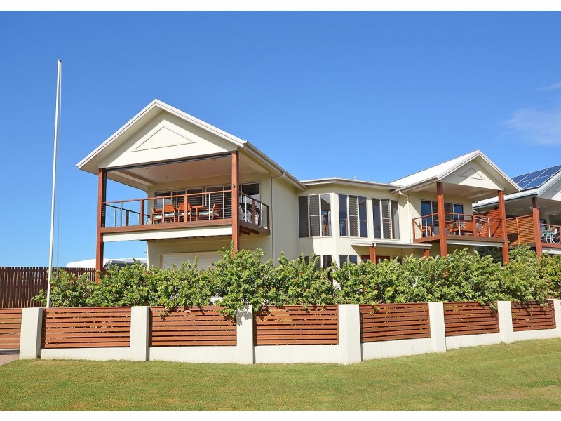 1/39 Beach Drive, Burrum Heads QLD 4659