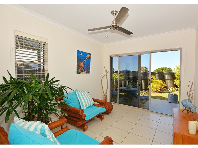 1/39 Beach Drive, Burrum Heads QLD 4659