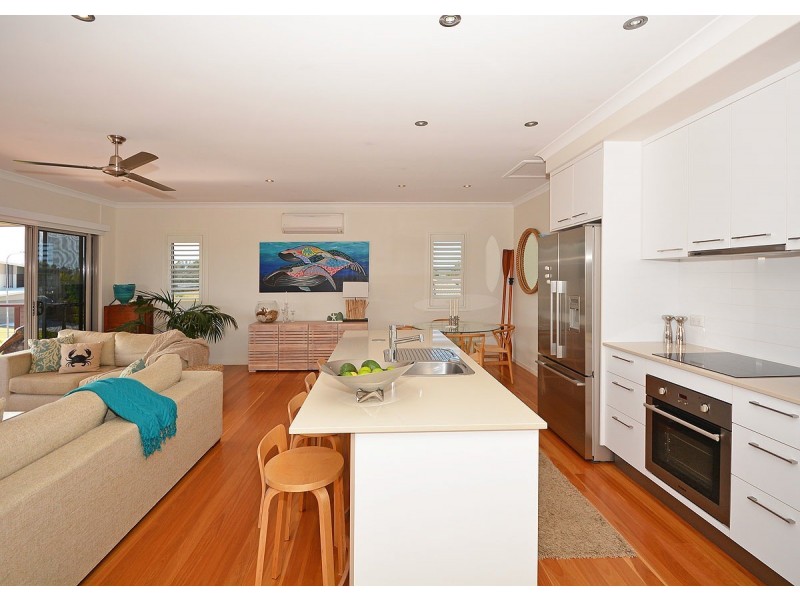 1/39 Beach Drive, Burrum Heads QLD 4659