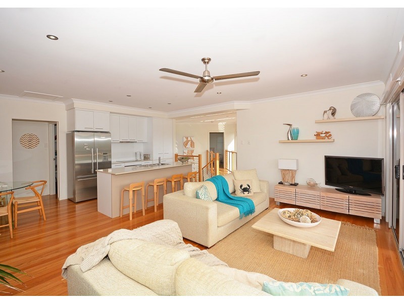 1/39 Beach Drive, Burrum Heads QLD 4659