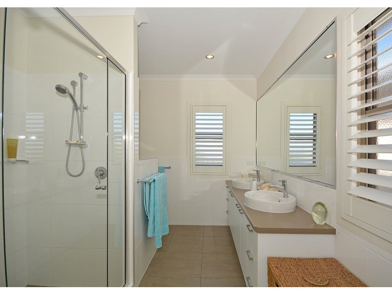 1/39 Beach Drive, Burrum Heads QLD 4659