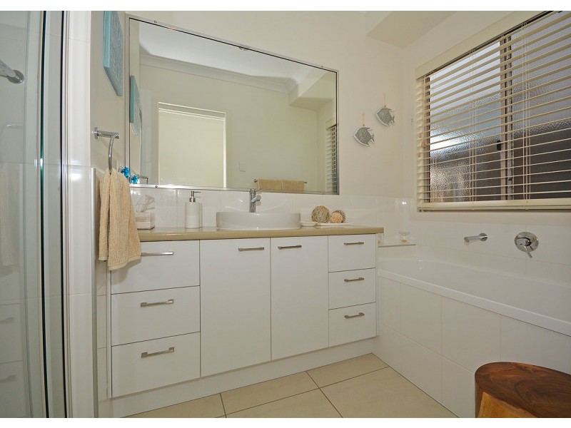 1/39 Beach Drive, Burrum Heads QLD 4659