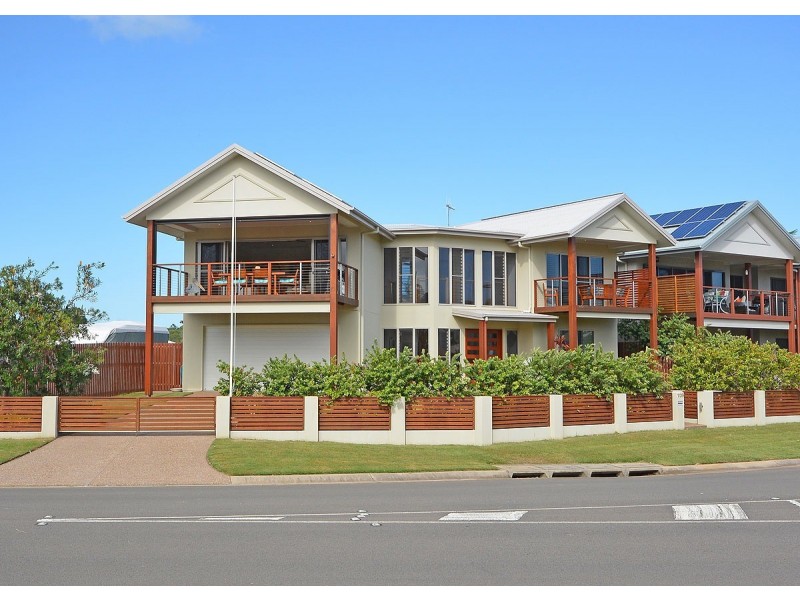 1/39 Beach Drive, Burrum Heads QLD 4659