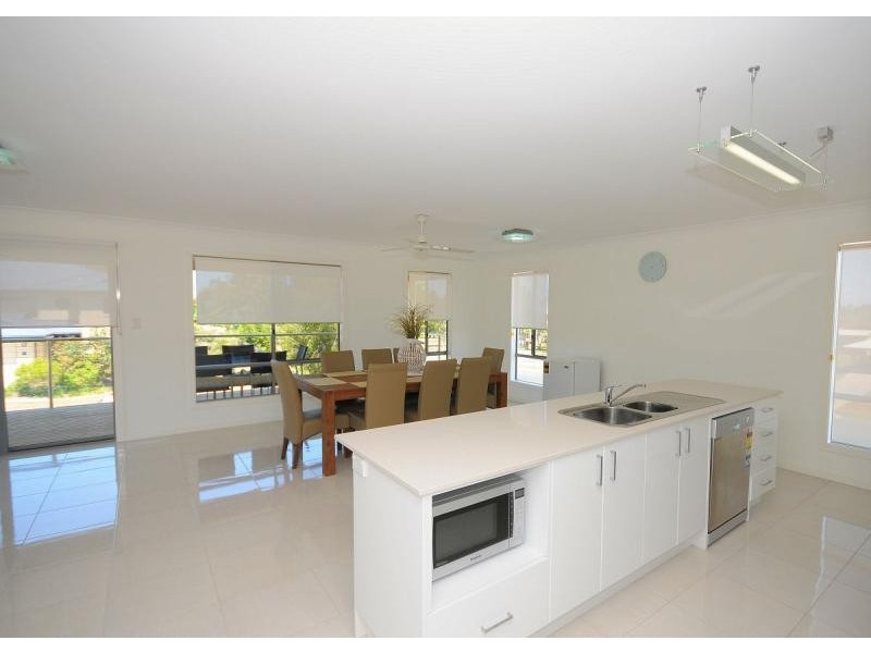 2 Tamarind Close, Burrum Heads QLD 4659