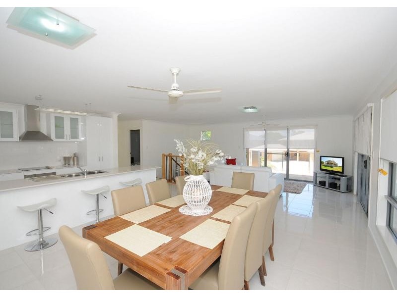 2 Tamarind Close, Burrum Heads QLD 4659