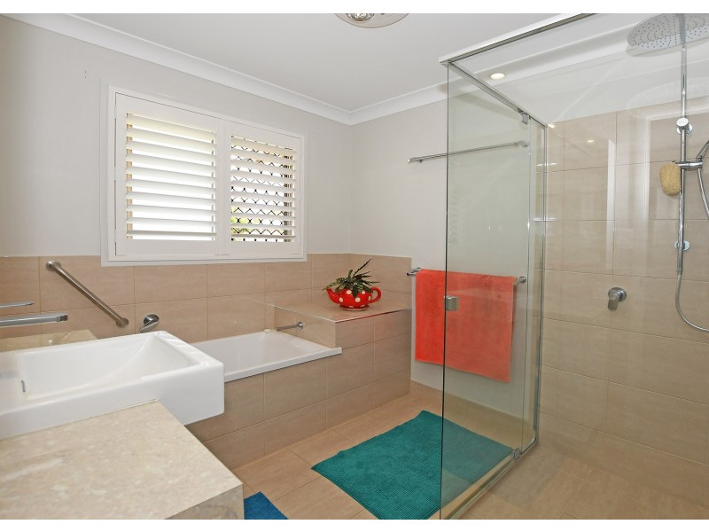 5 Elboz Crt, Burrum Heads QLD 4659