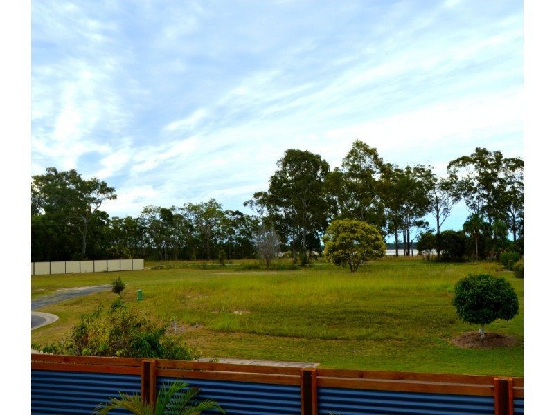 27 Traviston Way, Burrum Heads QLD 4659
