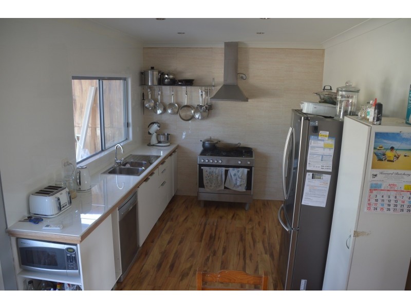 4 Eds Place, Burrum Heads QLD 4659
