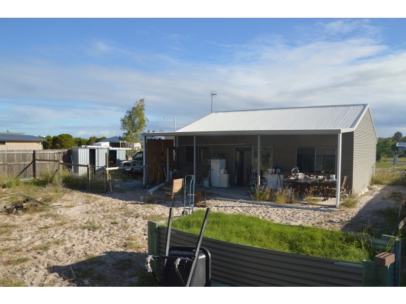4 Eds Place, Burrum Heads QLD 4659