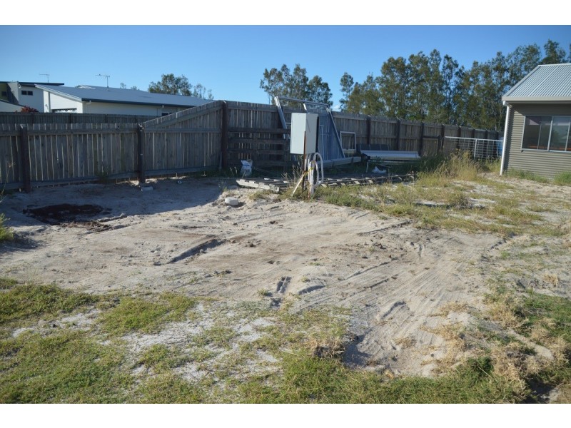 4 Eds Place, Burrum Heads QLD 4659