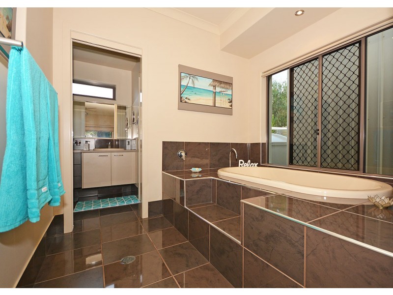 8 Lucas Drive, Burrum Heads QLD 4659