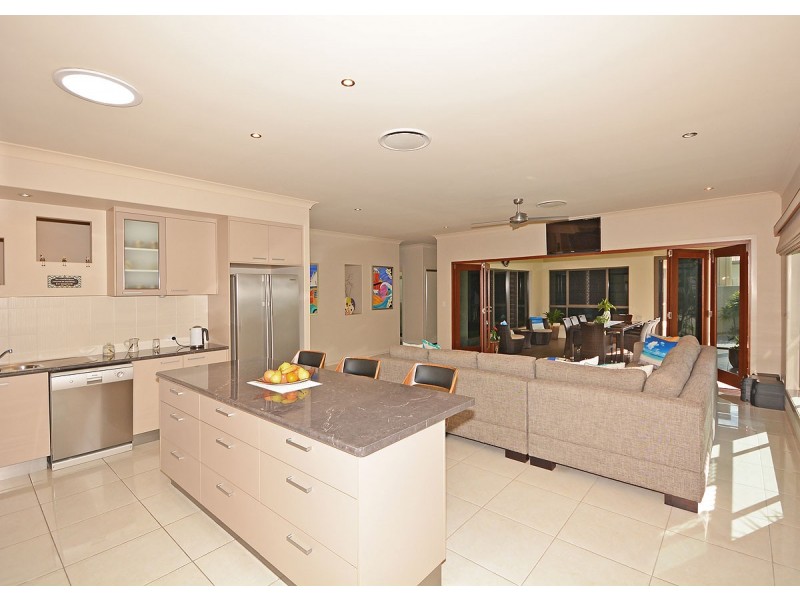 8 Lucas Drive, Burrum Heads QLD 4659