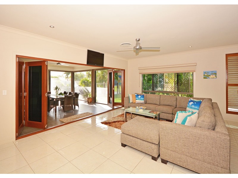 8 Lucas Drive, Burrum Heads QLD 4659