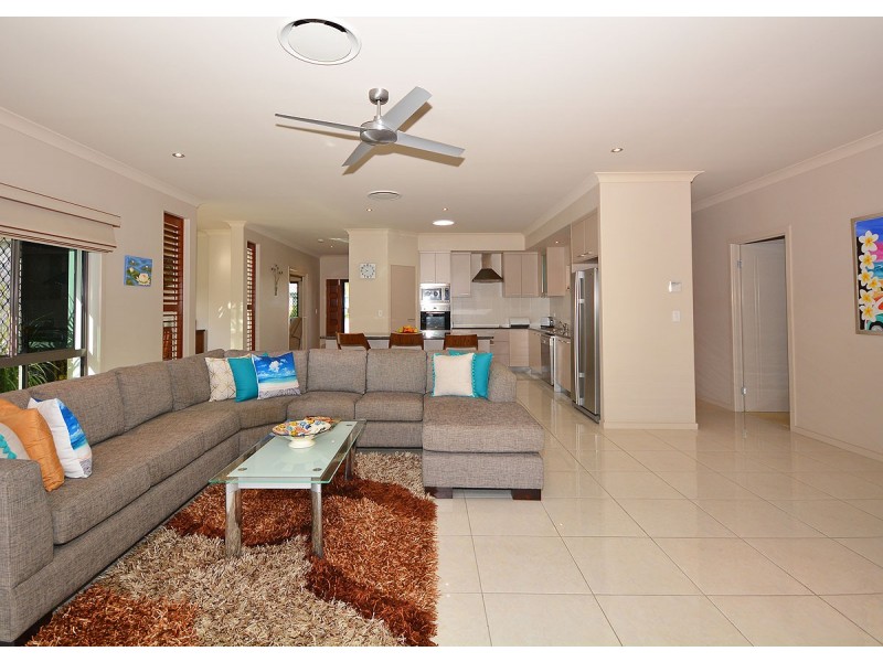 8 Lucas Drive, Burrum Heads QLD 4659