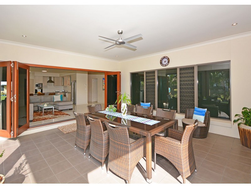 8 Lucas Drive, Burrum Heads QLD 4659