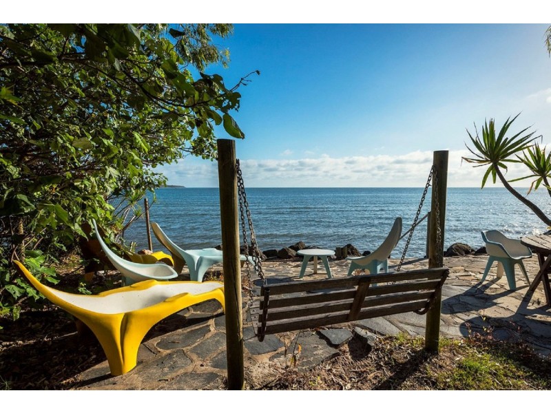 Unit 1-4 /56 Esplanade, Burrum Heads QLD 4659