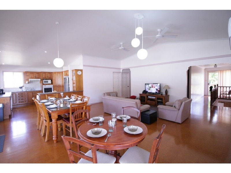 14 Travis Road, Burrum Heads QLD 4659
