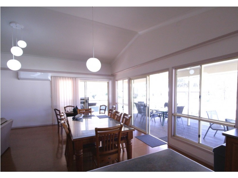 14 Travis Road, Burrum Heads QLD 4659