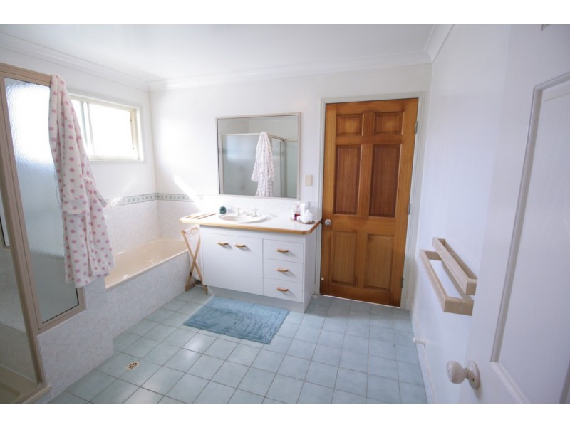 14 Travis Road, Burrum Heads QLD 4659