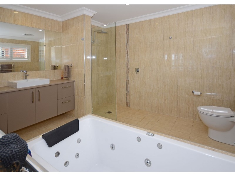 6 Burrum Street, Burrum Heads QLD 4659